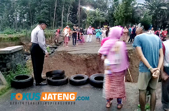 Jembatan wiroko di wonogiri putus