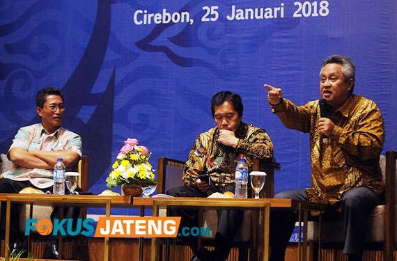 Seno samodro menjadi pembicara