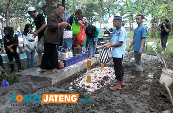 Prosesi pemakaman pengawal soekarno