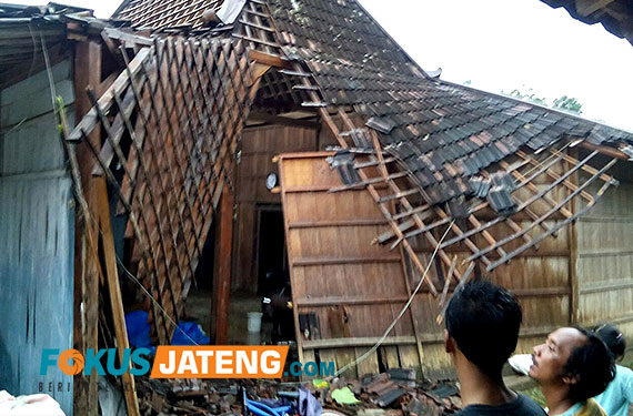 puting beliung landa sragen