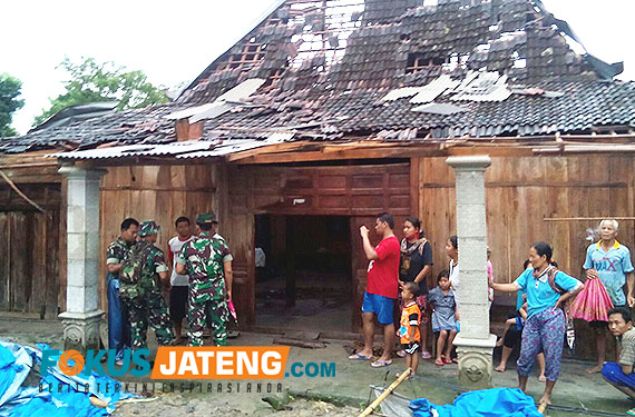 bencana angin puting beliung di tanon