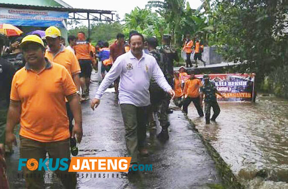 bersih sungai dimoro di karangpandan
