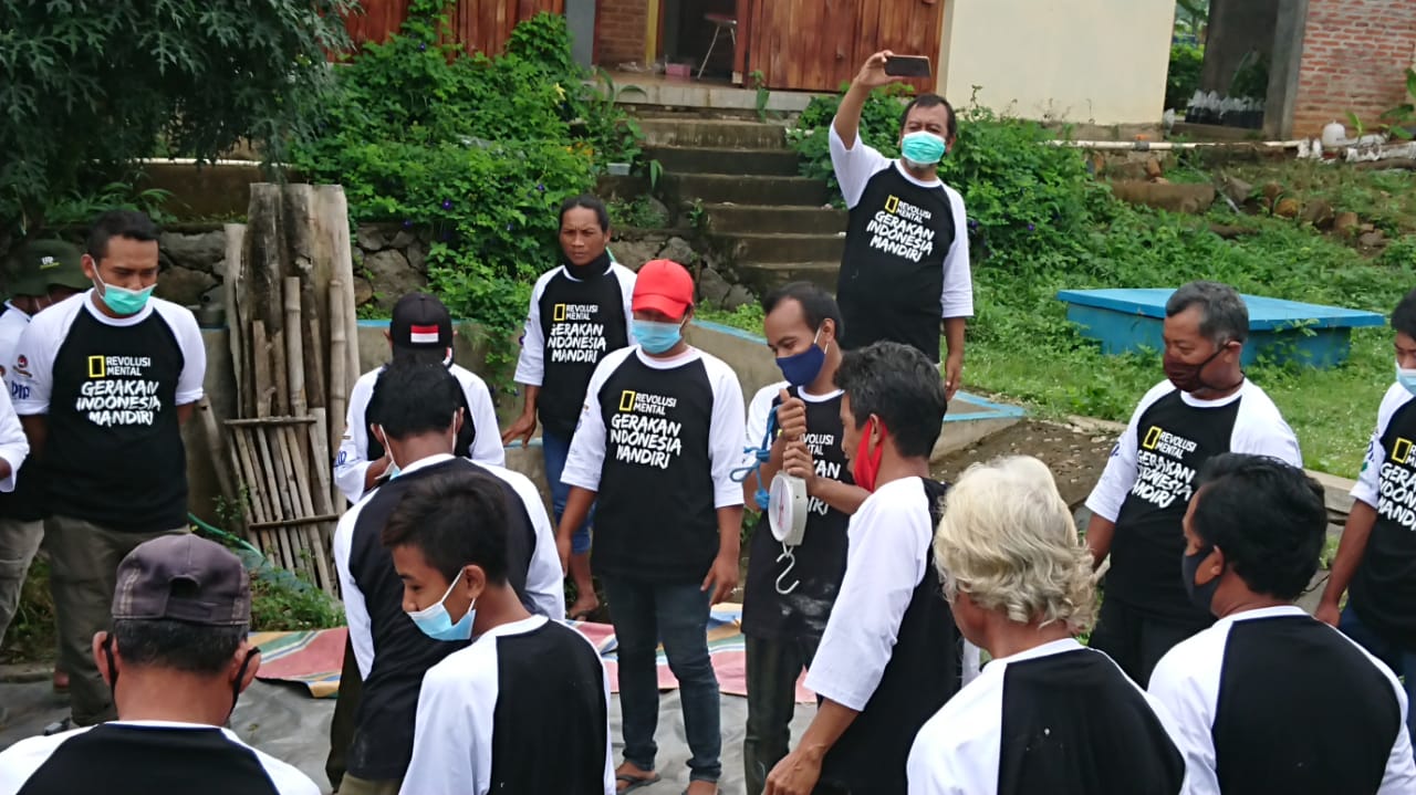 Lembaga Pengembangan Tehnologi Perdesaan (LPTP) Karanganyar dan Kemenko PMK menggaet kalangan generasi milenial untuk membekali keterampilan dalam bidang wirausaha berbasis pedesaan.