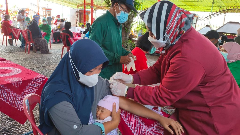 Hawwim Qoiriyah mengaku senang bisa ikut vaksin