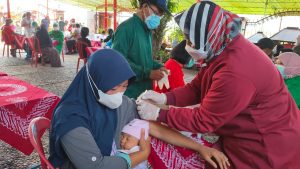 Hawwim Qoiriyah mengaku senang bisa ikut vaksin