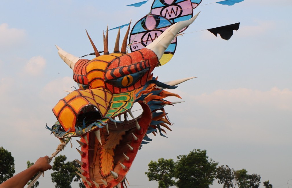 layangan naga