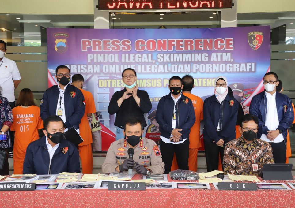 Kapolda Jateng, Irjen Pol Ahmad Luthfi menggelar perkara kasus pinjaman online PT AKS