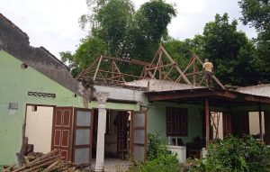 bongkar rumah