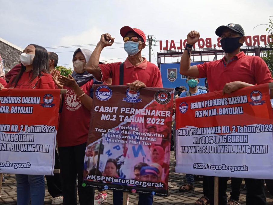 buruh tolak aturan jht