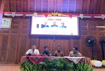 Dialog publik bertema “Revisi KUHAP; Sejauh Mana RKUHAP Menjawab Tantangan Hukum Pidana Modern” yang diselenggarakan pada Senin, 10 Maret 2025 di Pendopo Sasana Rahadi Bawana, Kelurahan Pucangsawit, Surakarta.